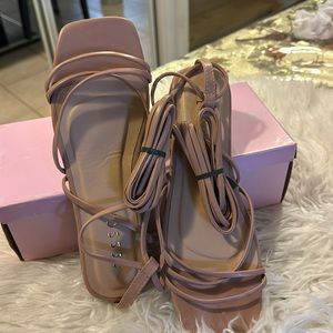 LACE UP SANDAL SIZE 9 NEW NEVER WORN